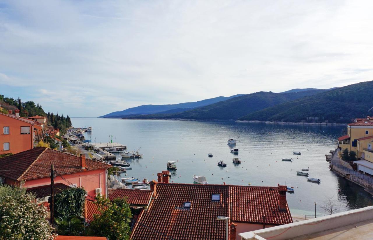 Studio Apartment Michelle - Intermezzo With Sea View Rabac Exterior foto